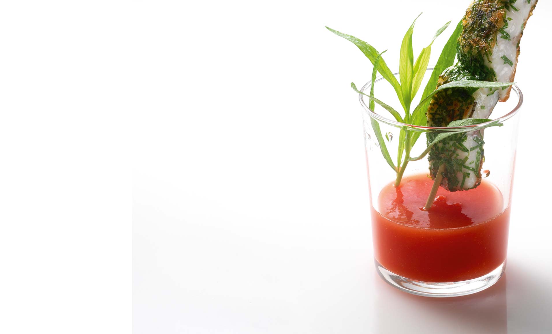 Sea bass kebabs with tarragon in a cold tomato soup