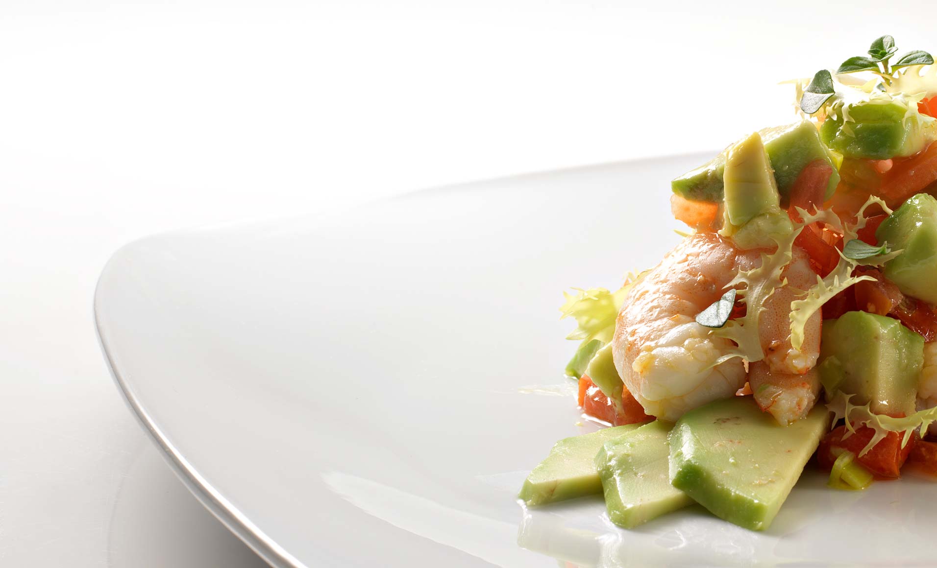 Salad with shrimps, avocadoes and tomato cubes