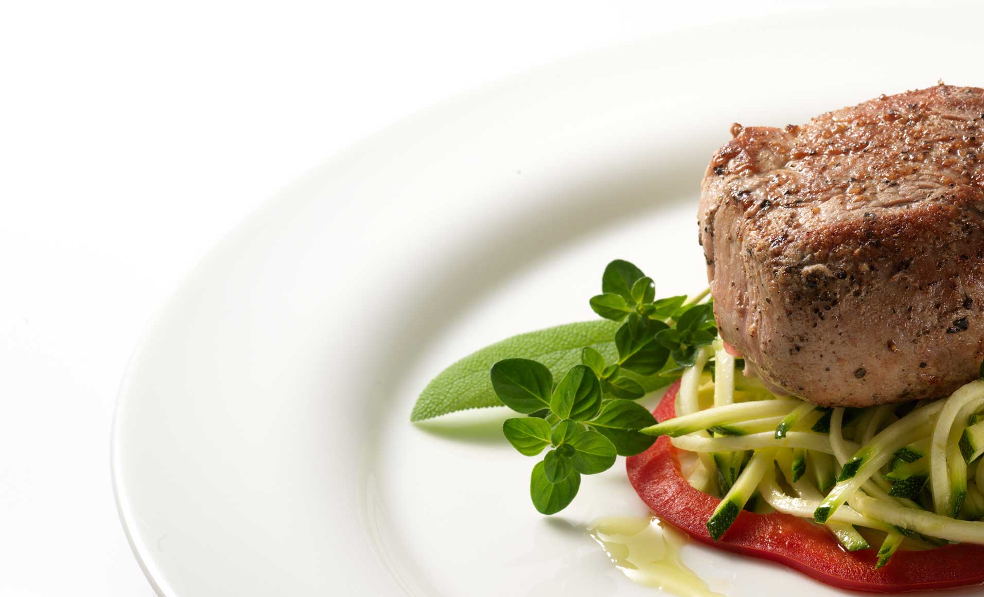 Grilled fillet of pork on a raw courgette salad
