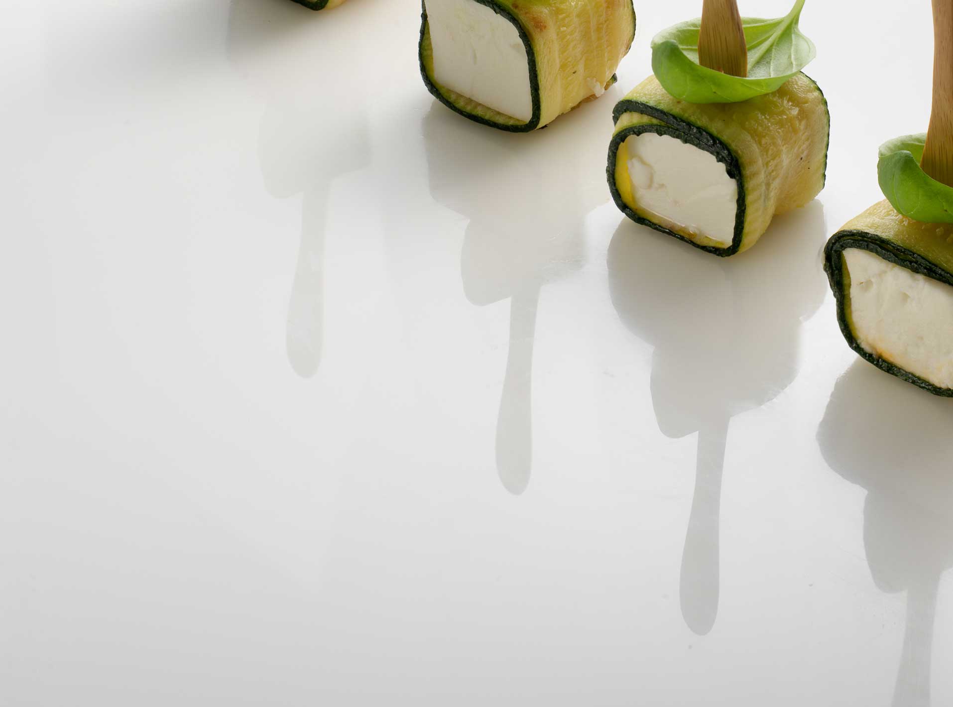 Fetakäse im Zucchinimantel