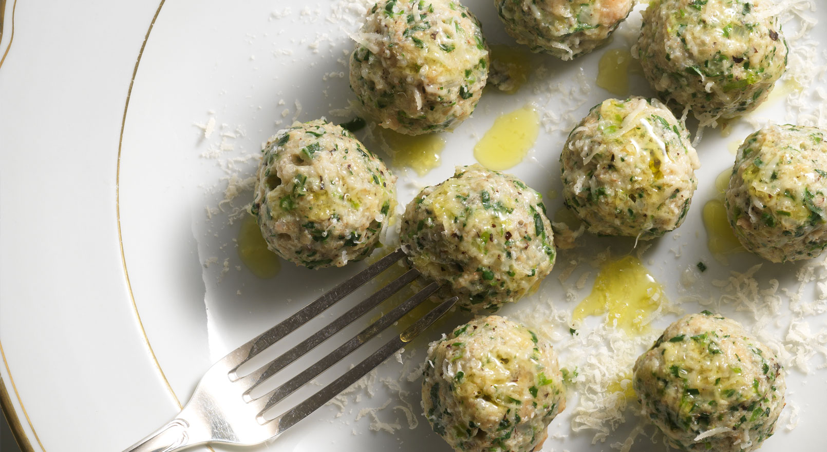 Schwarzplentenknödel mit Graukas und Mangold